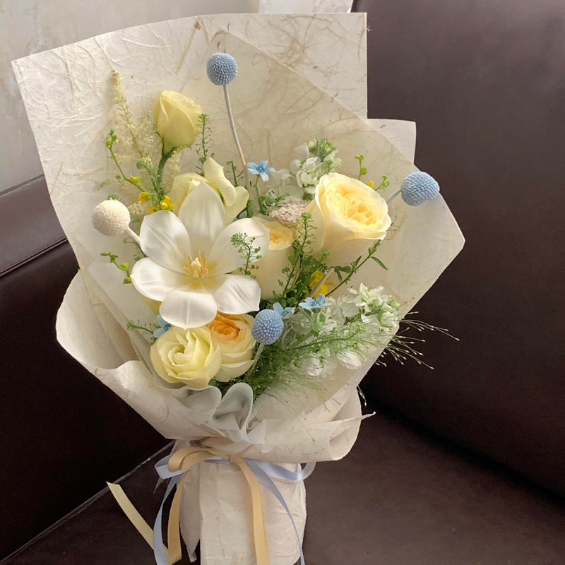 【清雅风】奶油杯玫瑰混搭白色郁金香淡雅花束